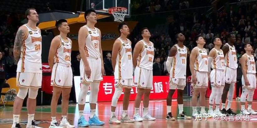 点燃全场热血！名帅指挥下的球队备战大赛