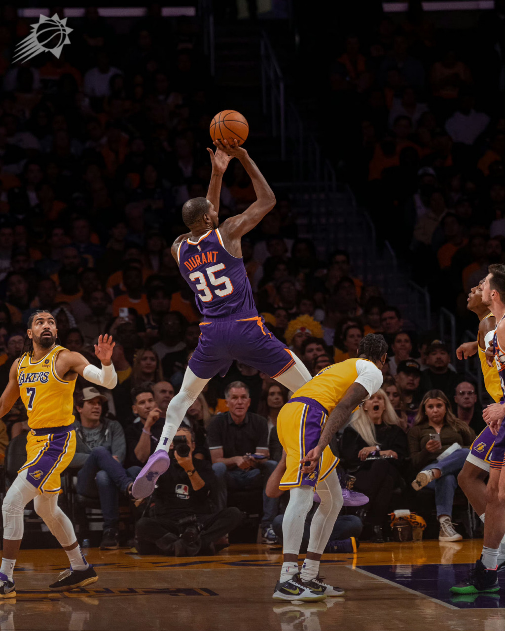 NBA季后赛：湖人战胜太阳，晋级次轮